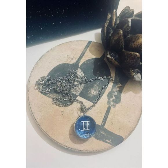 Gemini BLUE GLOBE ZODIAC STAR SIGN HOROSCOPE NECKLACE - Picture 2 of 8